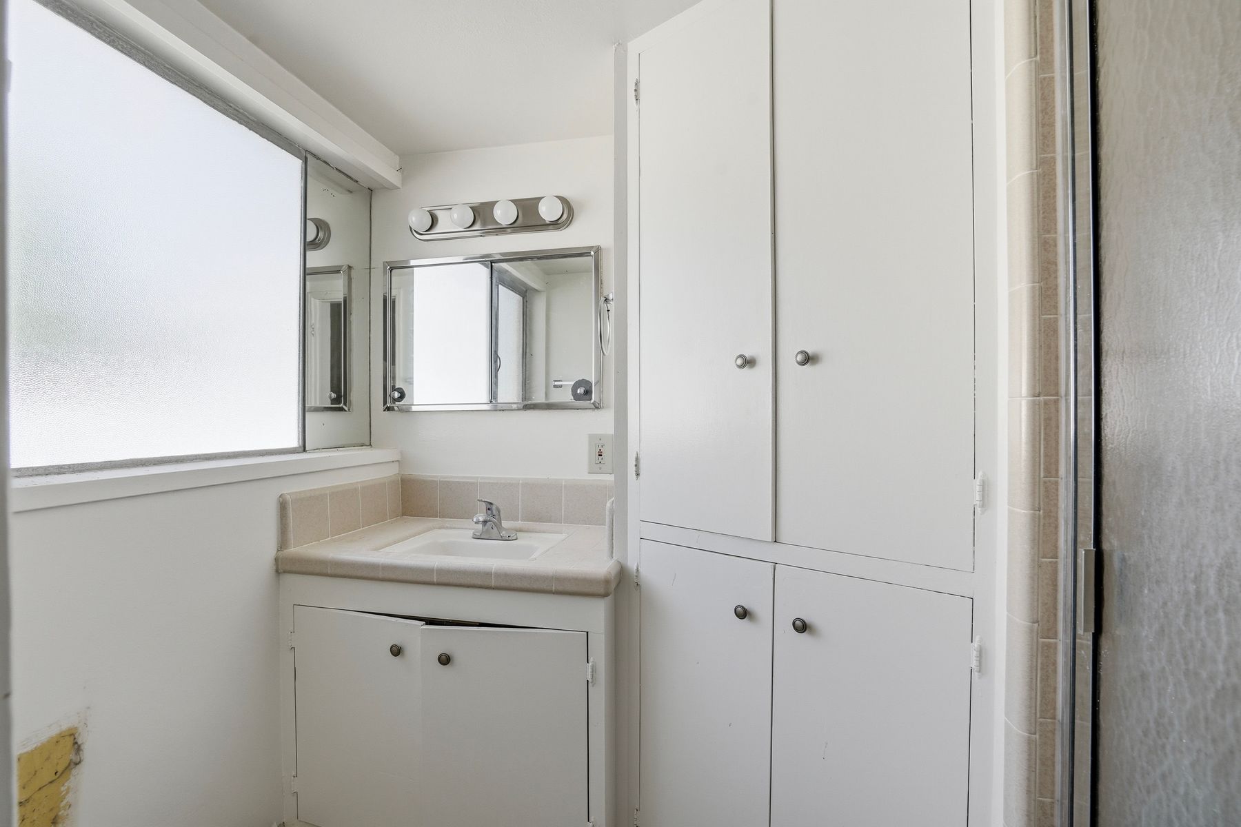 Unit interior with walking-distance ocean light